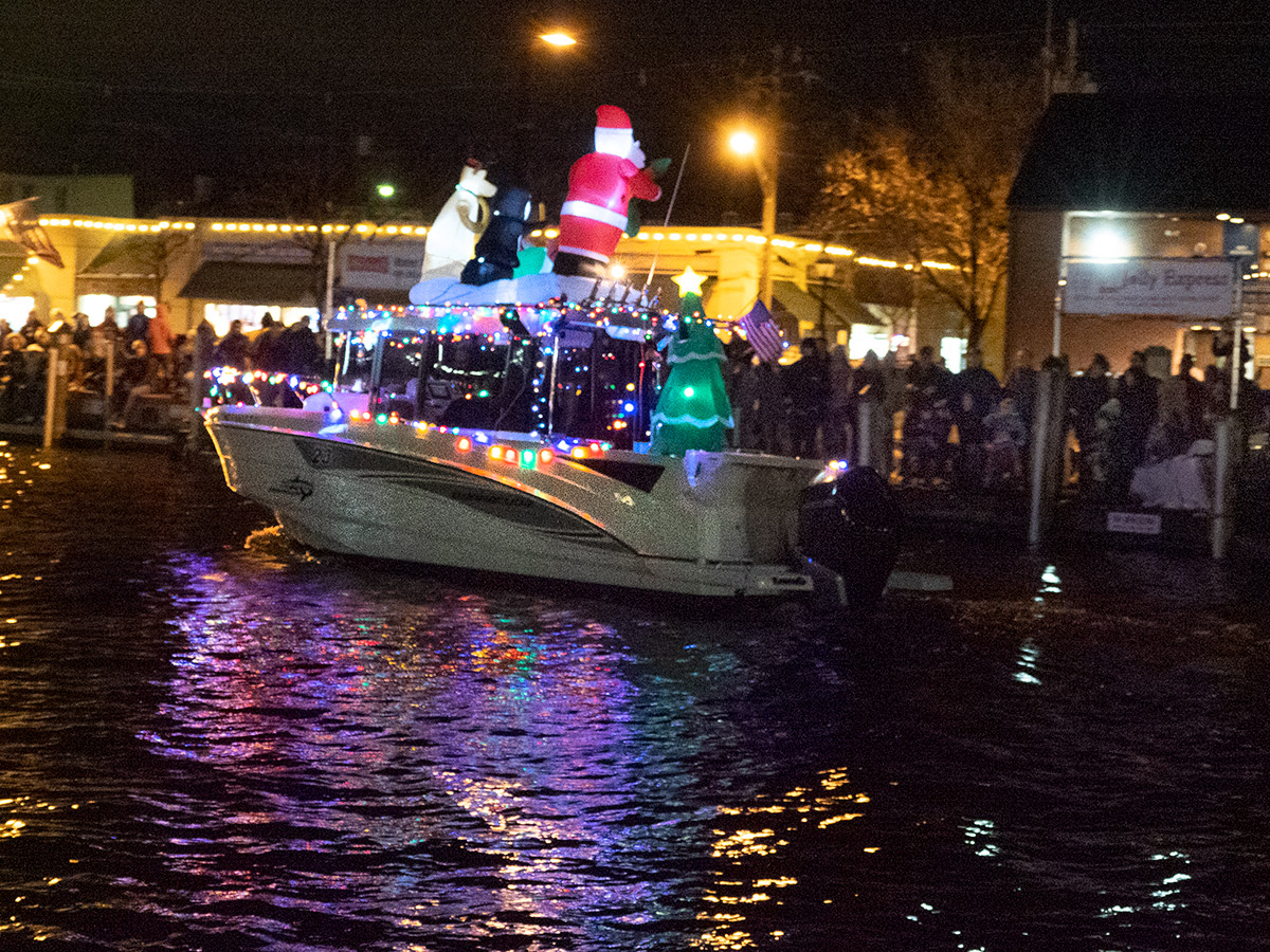 The View From The Annapolis Christmas Boat Lights Parade HOAGonSight