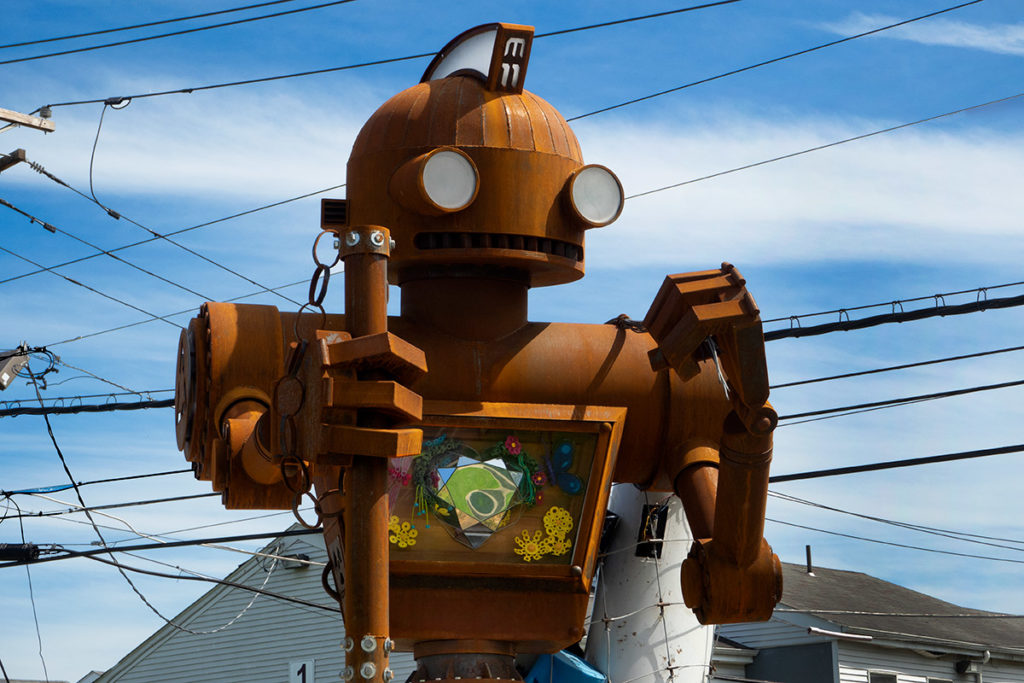 Robot sculpture Mechan 11 is fighting illegal dumpers in North Camden